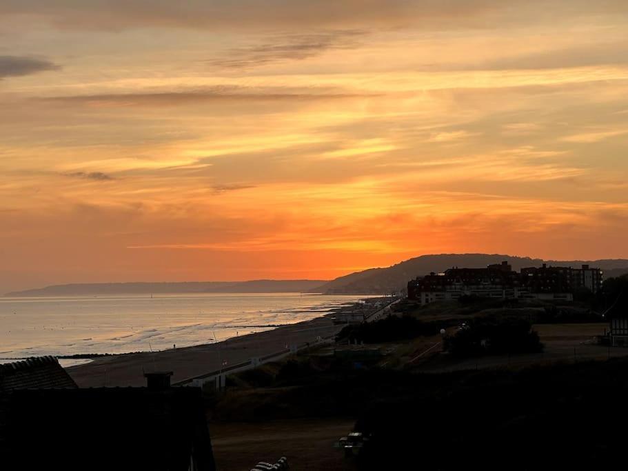 Apartament Sur La Plage / Enjoy The Beach Cabourg Zewnętrze zdjęcie