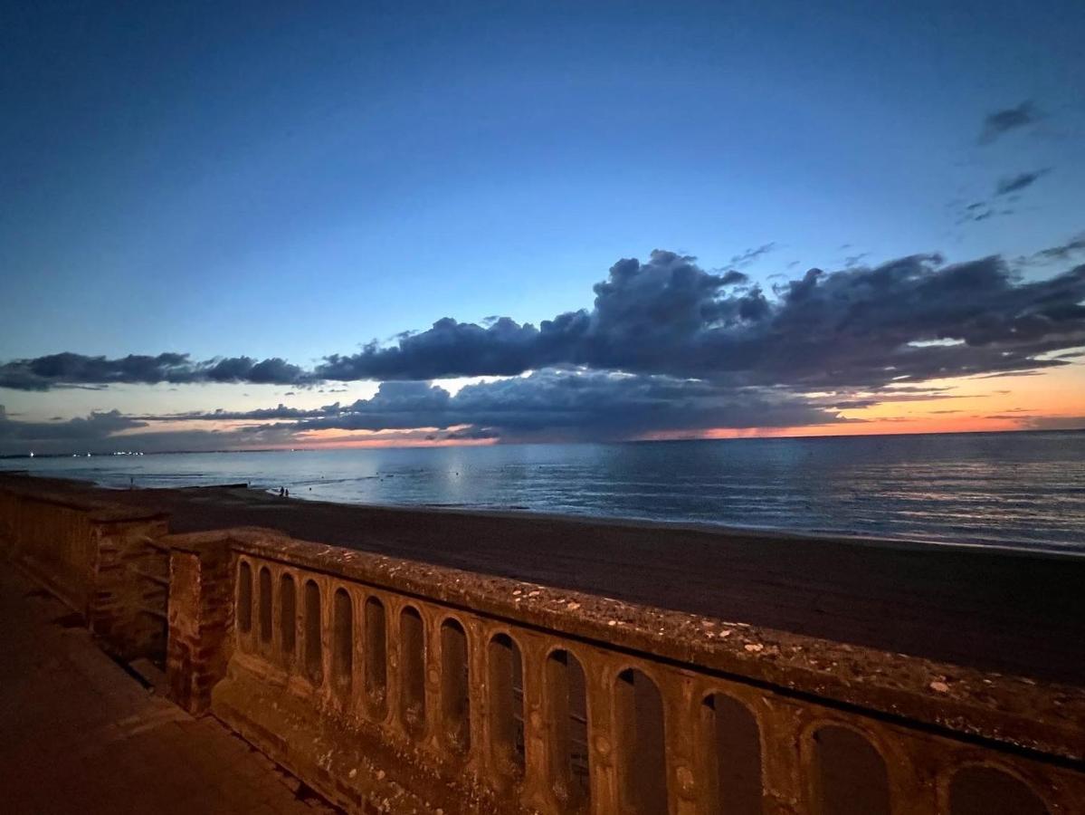 Apartament Sur La Plage / Enjoy The Beach Cabourg Zewnętrze zdjęcie